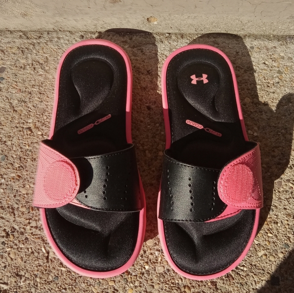 Girls Under Armore slides - Picture 7 of 11